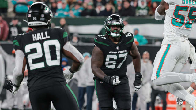 Jets' OT Carter Warren (67)